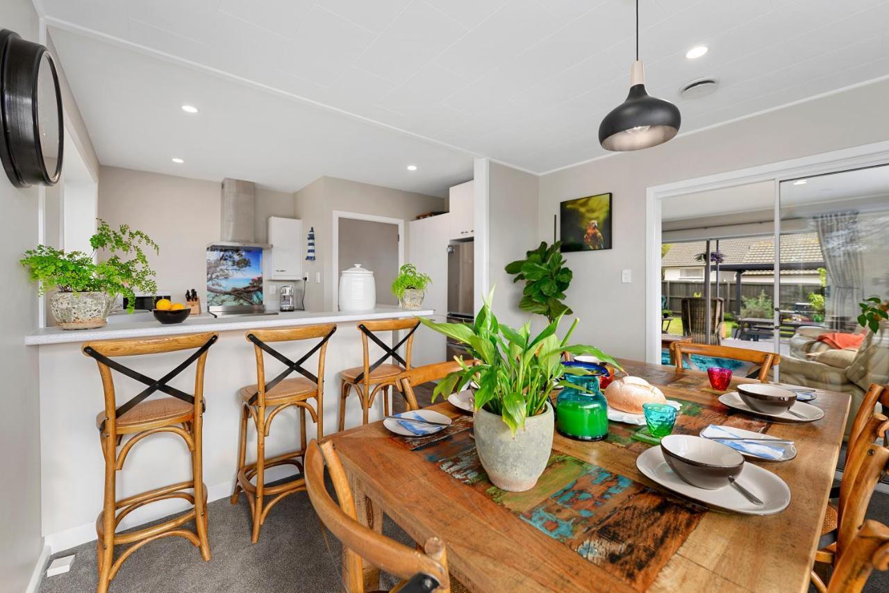 Leave Of Absence - Christchurch Holiday Home Esterno foto