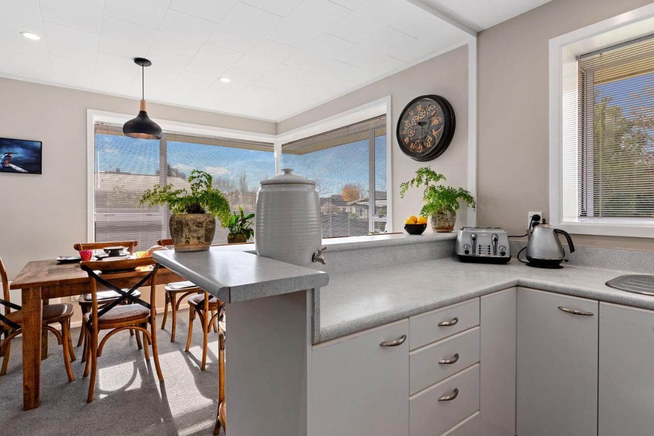 Leave Of Absence - Christchurch Holiday Home Esterno foto